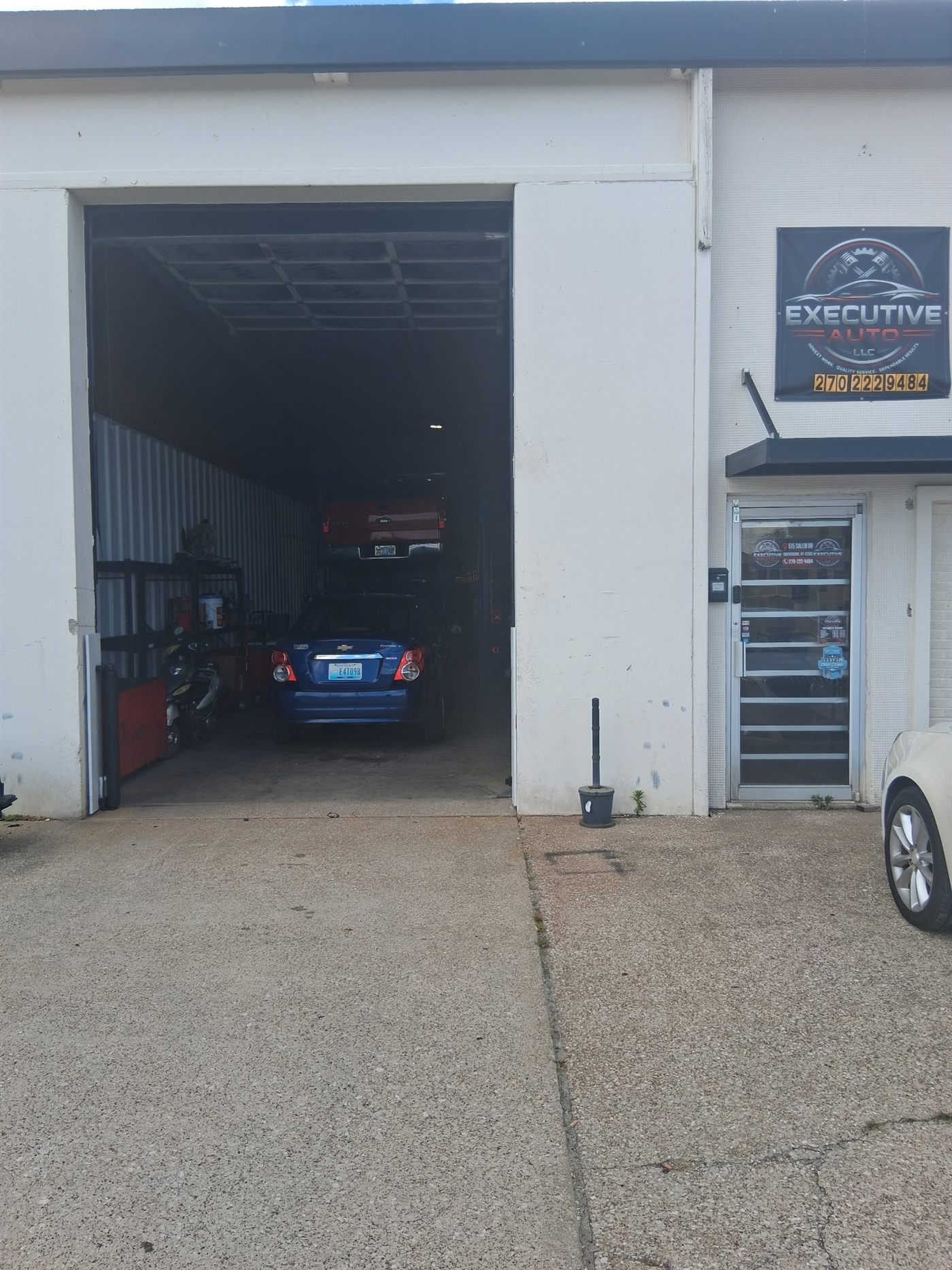 The Executive Auto service bay in Owensboro, KY